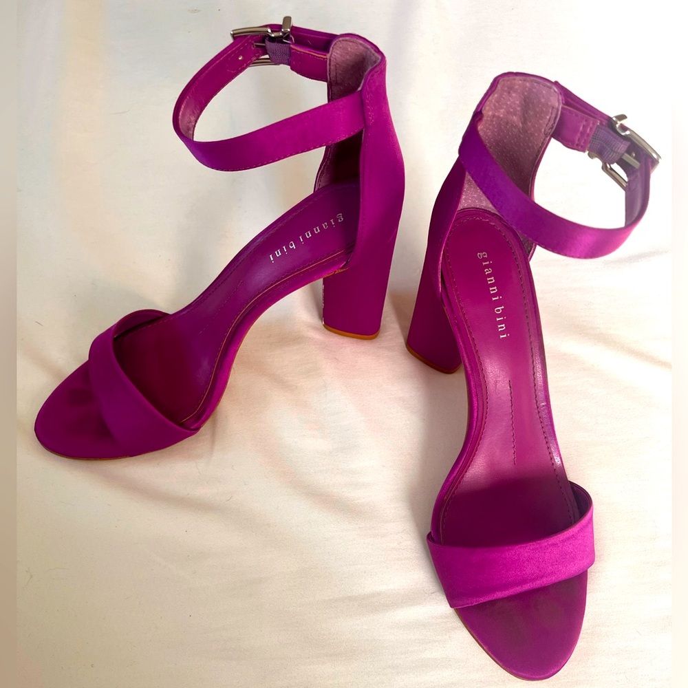 Gianni Bini purple Ankle Strap chunky Heels